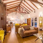 Silver Seahorse Garden Retreat 3* アトウギア・ダ・バレイア