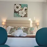 Silver Seahorse Garden Retreat 3* アトウギア・ダ・バレイア