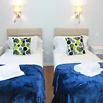 Silver Seahorse Garden Retreat ゲストハウス 3*