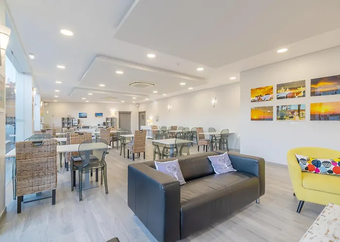 Silver Seahorse Garden Retreat